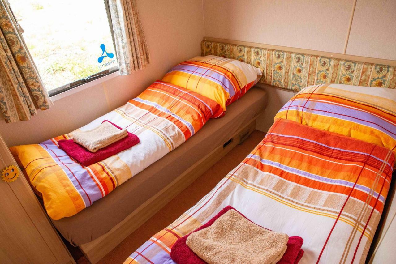 Отель Mobilheimy Camp Dlouha Mile Рожмитал-под-Тршемшинем Экстерьер фото