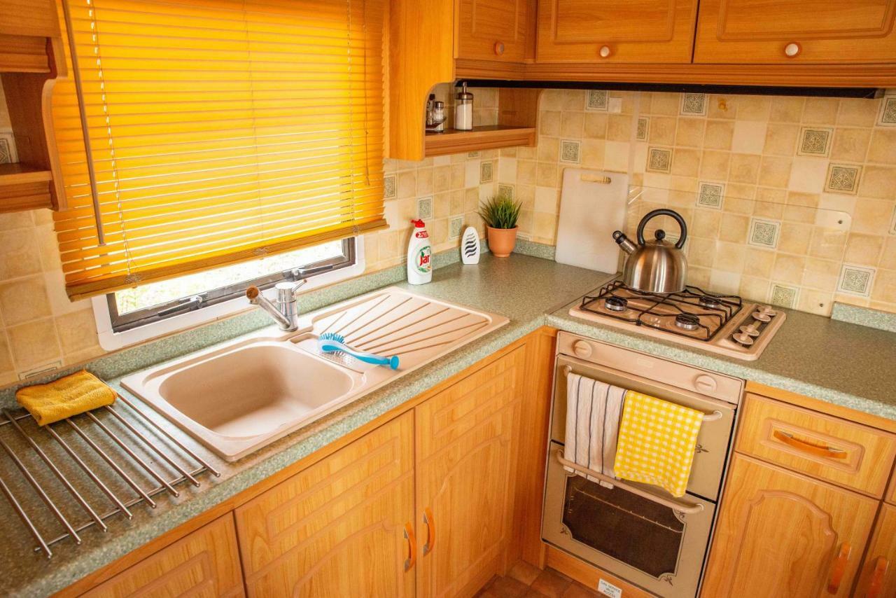 Отель Mobilheimy Camp Dlouha Mile Рожмитал-под-Тршемшинем Экстерьер фото
